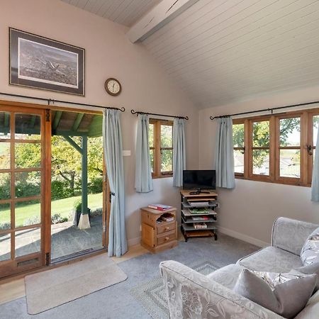 Beautiful Cottage With Stunning Views In Box Box  Exteriér fotografie