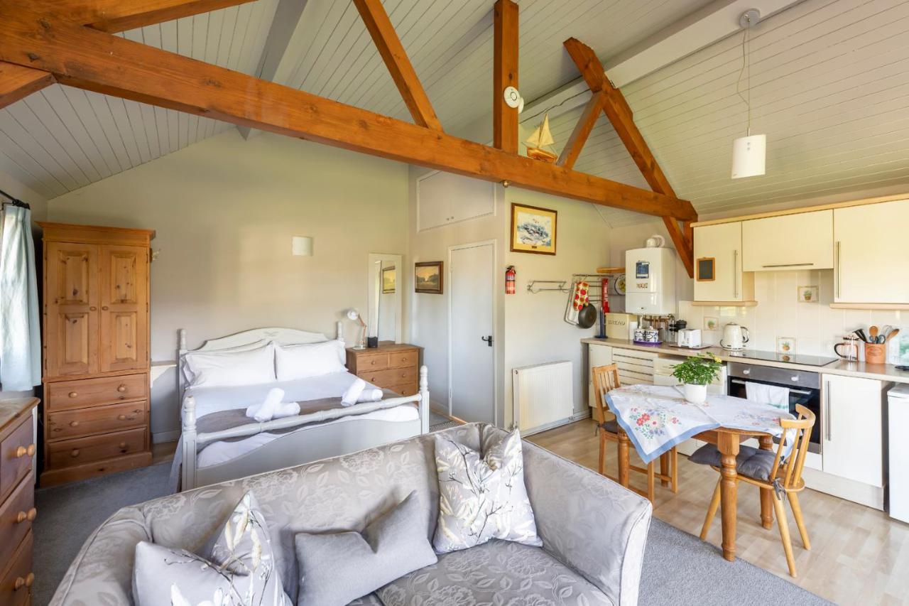 Beautiful Cottage With Stunning Views In Box Box  Exteriér fotografie